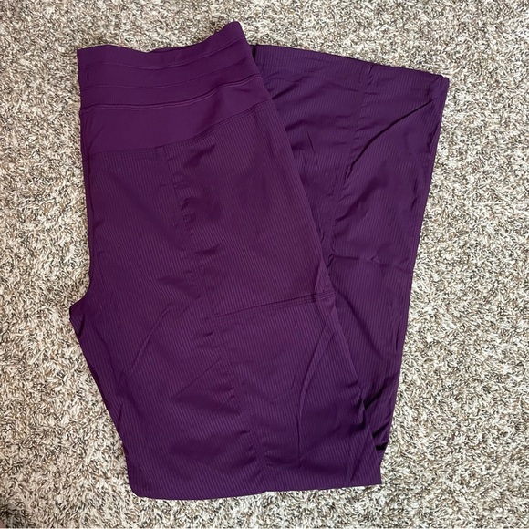NWOT Lululemon Dramatic Magenta Unlined Dance Studio Pants - Picture 5 of 7